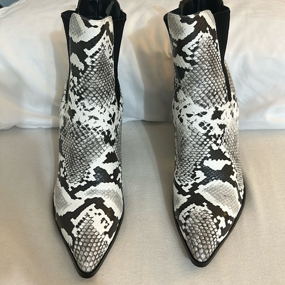 Women’s Snake Skin Booties Size 11 - Picture 1 of 6